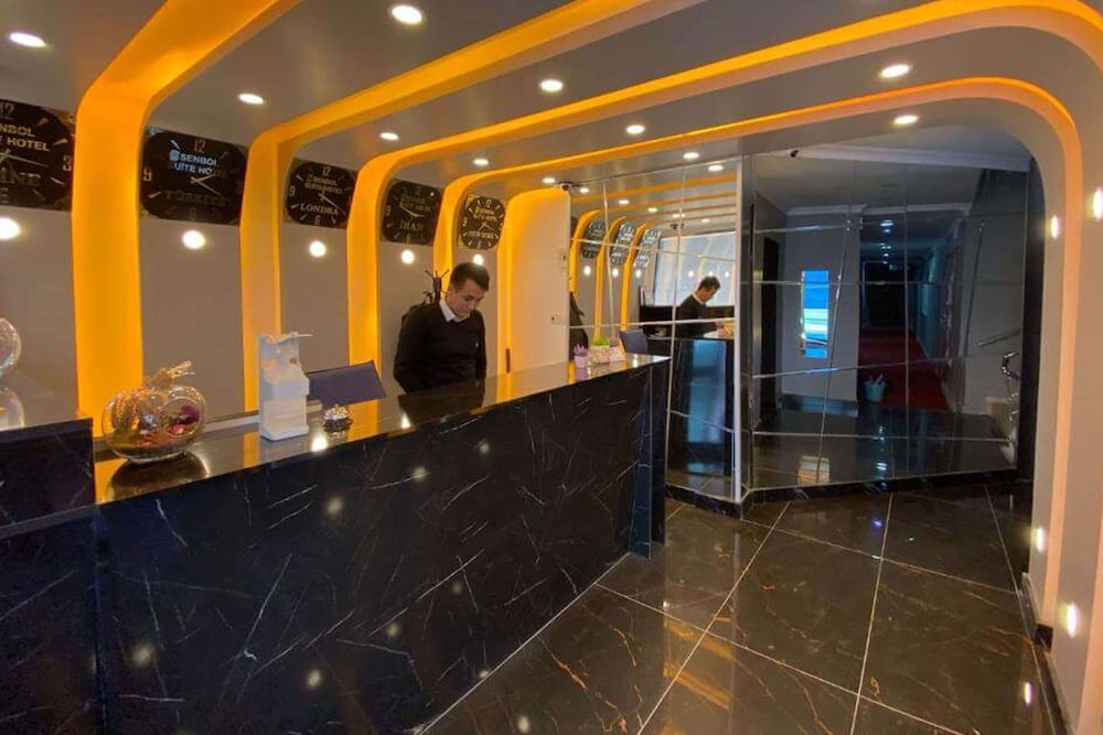 Avist Hotel 3/50