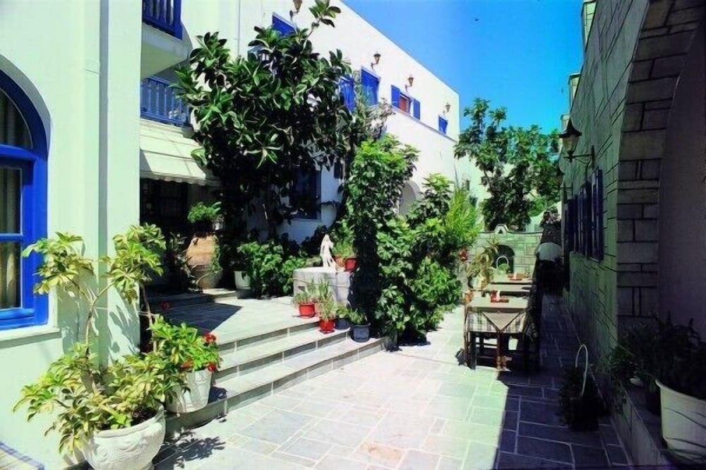 Minoa Hotel 33/50