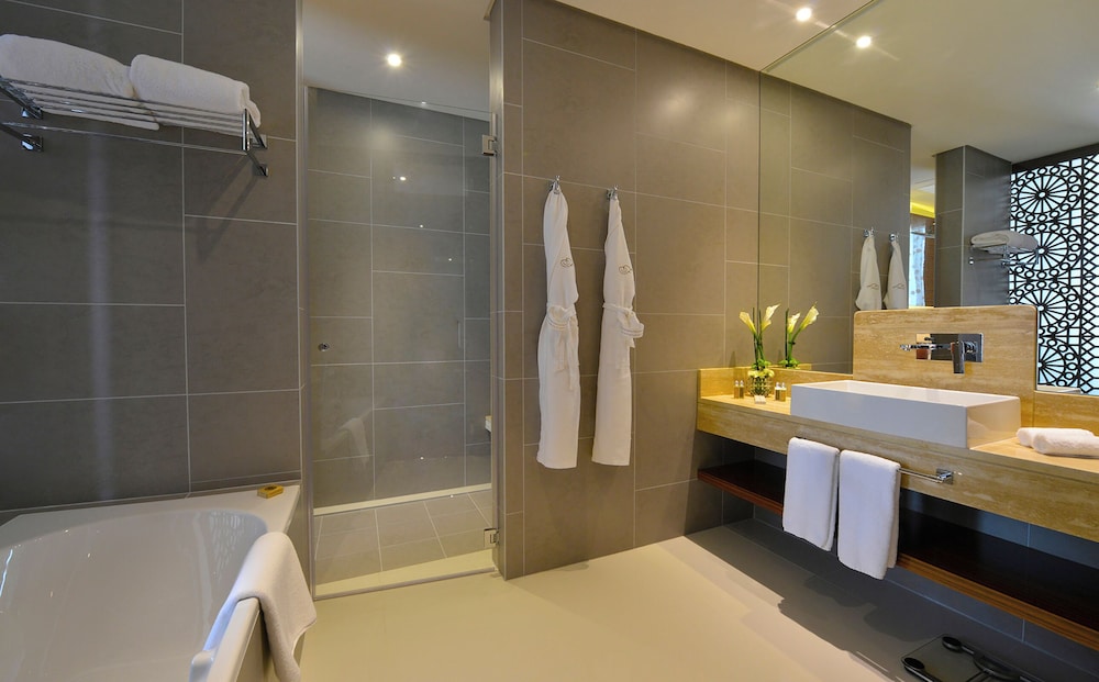 غرفة ديلوكس بسريرين منفصلين، Fraser Suites Diplomatic Area, Bahrain 2/2