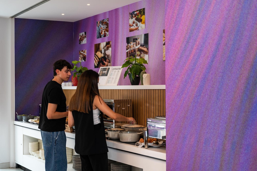 YOTEL Porto, Select by Hilton 6/48