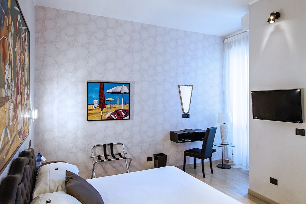 Aiello Rooms 25/37