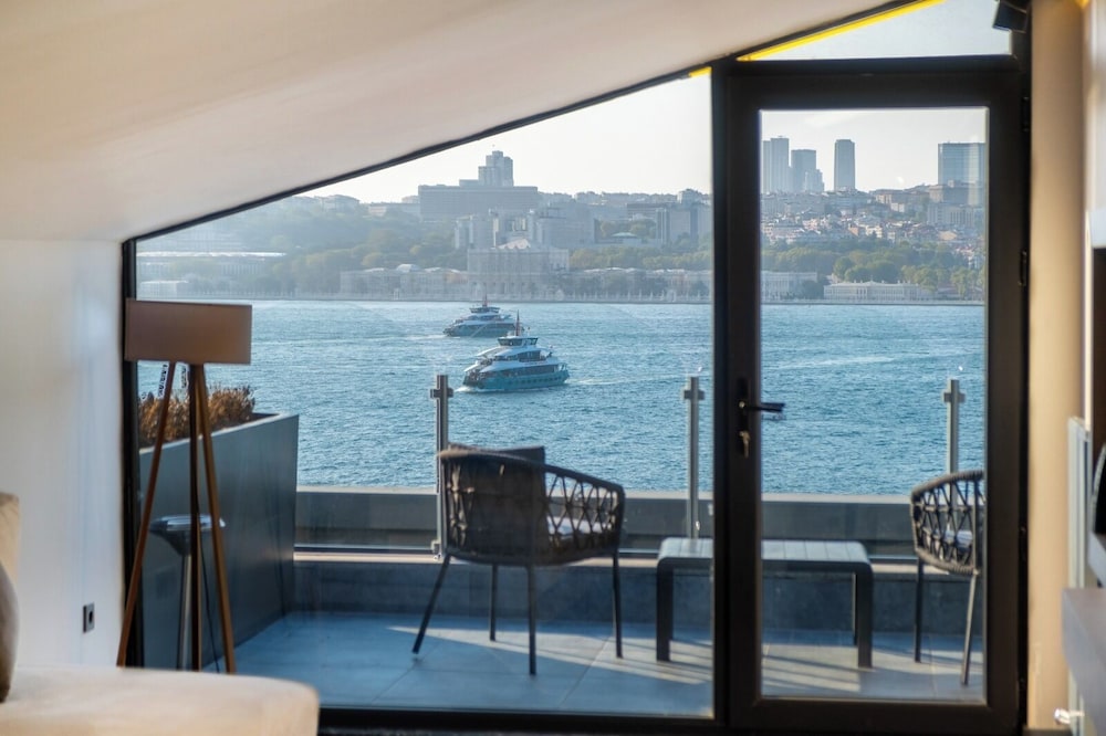 216 Bosphorus Suite 24/50