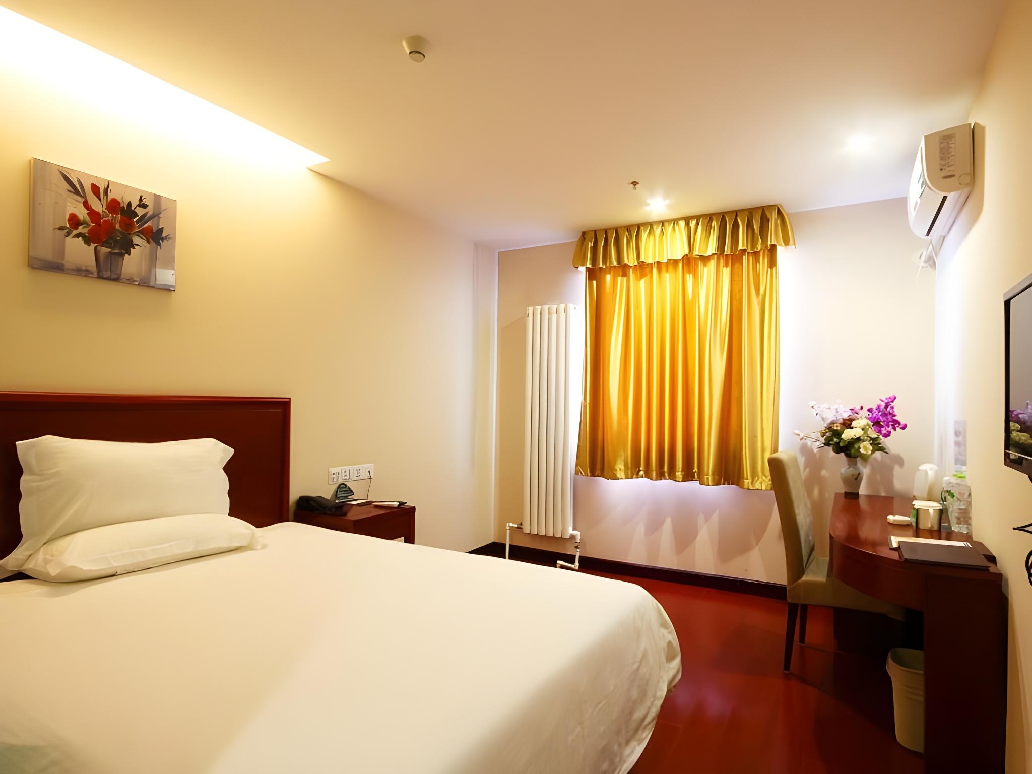 SUPERIOR, QUEEN BED