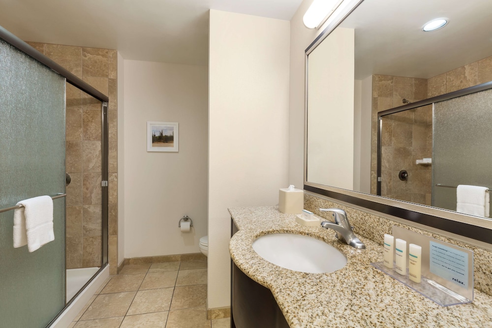 Hampton Inn And Suites Phoenix Glendale Westgate Az 18/65