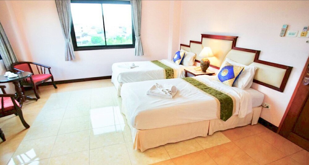 Mei Zhou Phuket Hotel 47/67