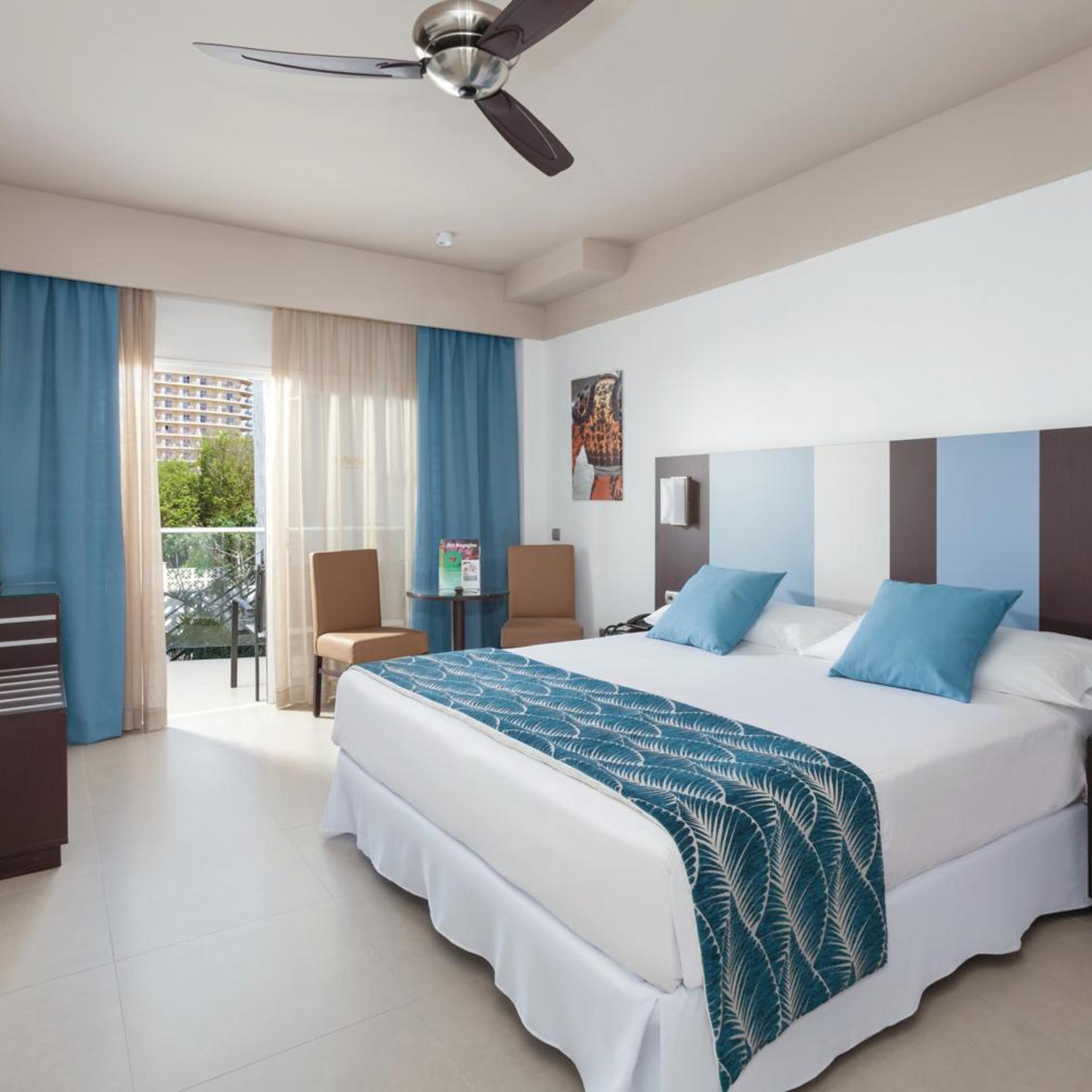 ROOM, DOUBLE BED