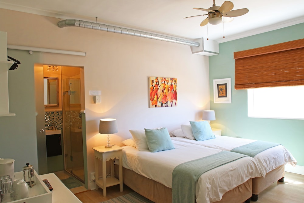 Dolphin Inn Guest House 14/74