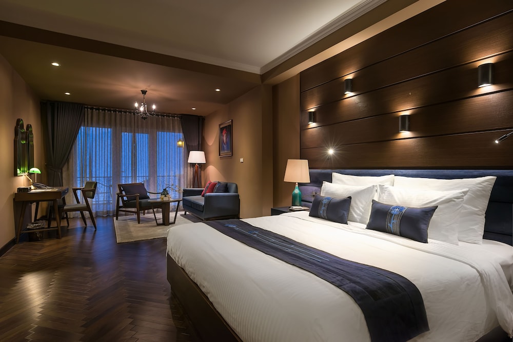 SUITE, MOUNTAIN VIEW, BALCONY