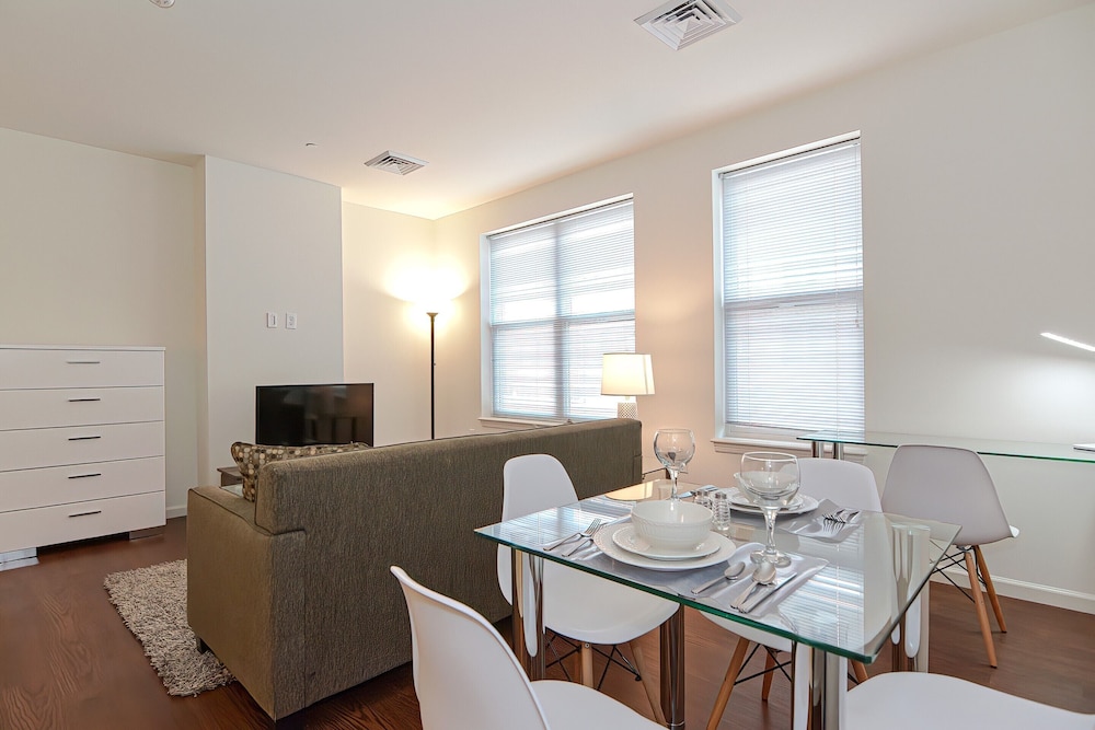Global Luxury Suites East Boston 29/50