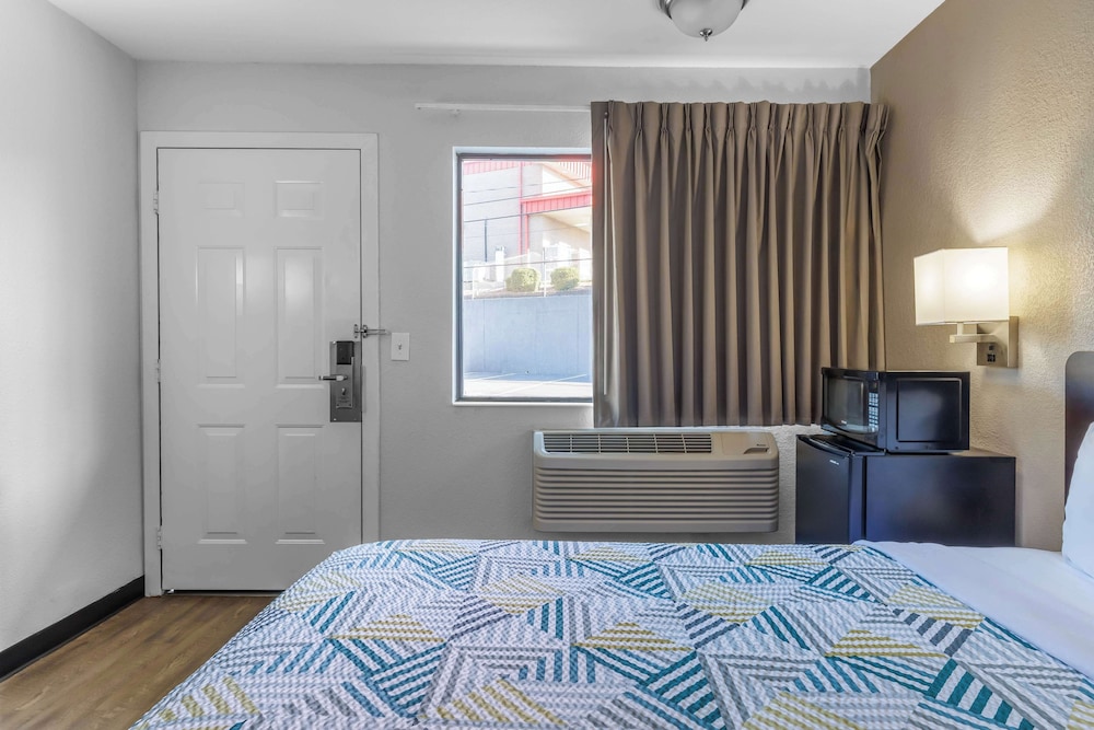 غرفة قياسية بسرير مزدوج، Motel6 Elizabethtown, KY 3/9