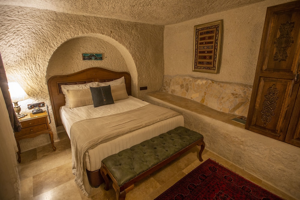 Artemis Cave Suites 14/64