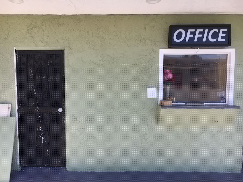 Town House Motel 27/48