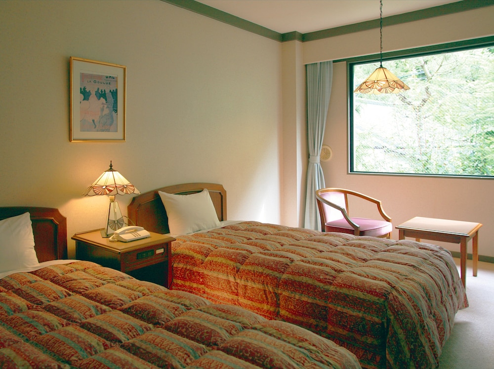 ROOM, TWIN BEDS