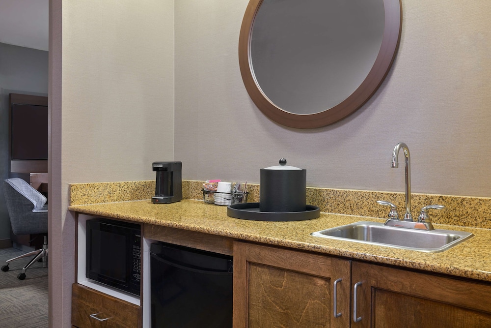 Hampton Inn and Suites Providence/Smithfield 37/40