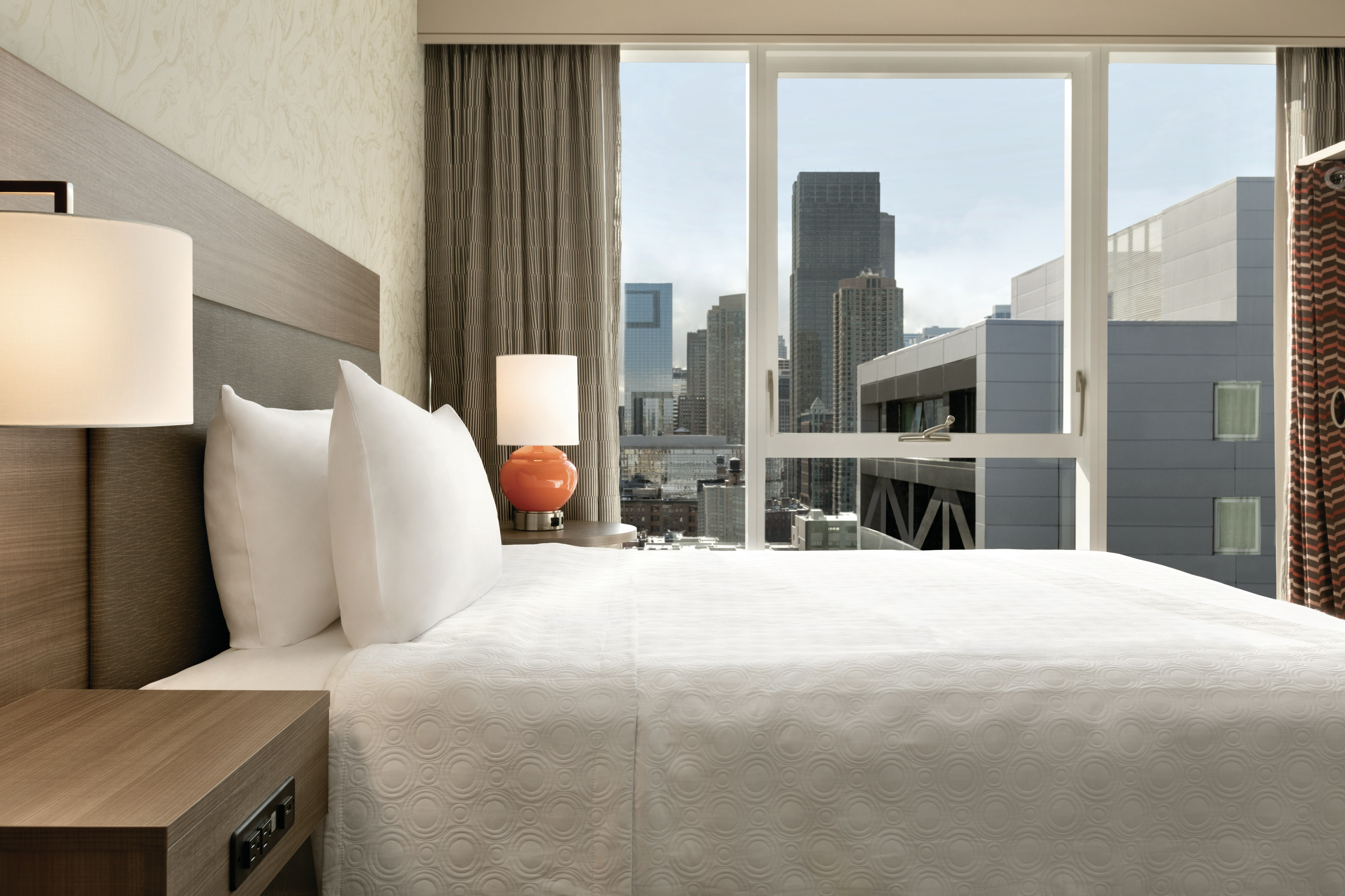 STUDIO, QUEEN BED, CITY VIEW, ACCESSIBLE