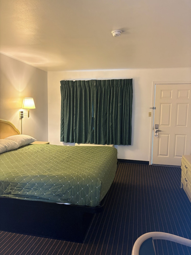Motel Garberville 34/65