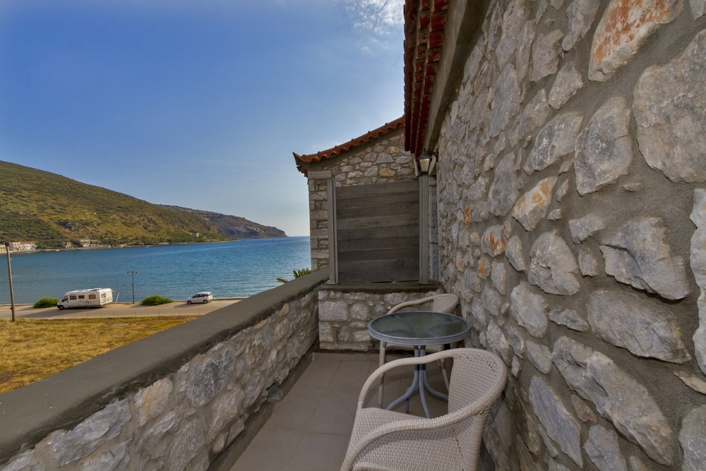 ITILO TRADITIONAL HOTEL 61/68
