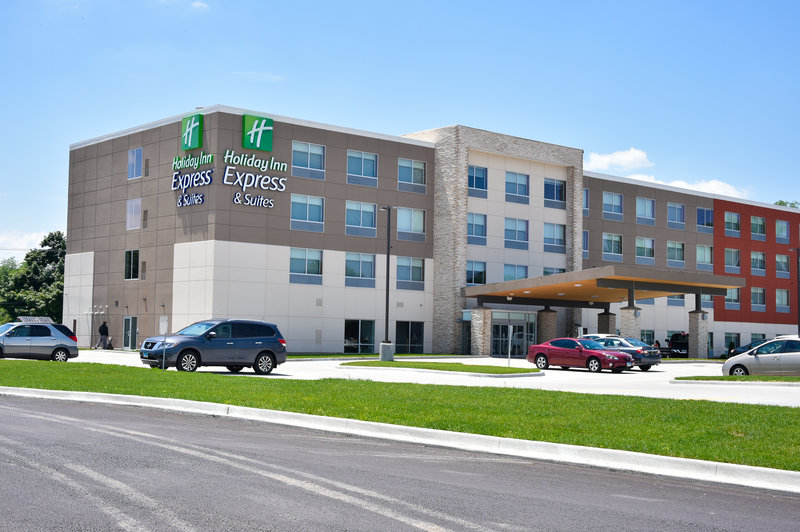 Holiday Inn Express and Suites Bensenville OHare 39/41