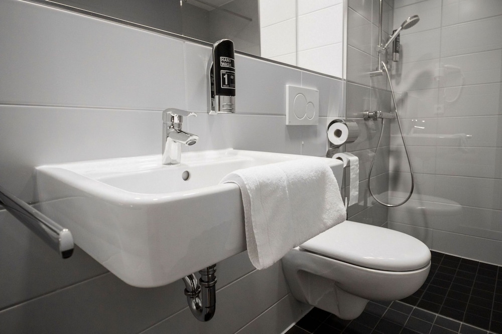 Serways Hotel Remscheid 11/36