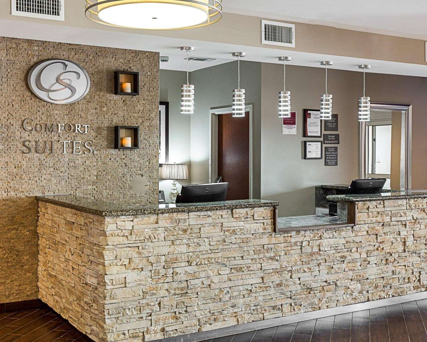 Comfort Suites Near Tanger Outlet Mall 4/18