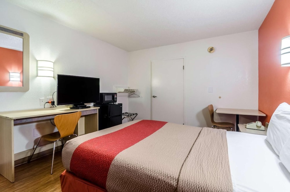 Motel6 Warren, MI - Detroit East 19/54