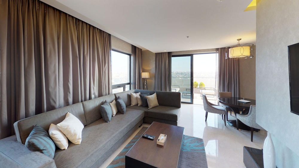The House Boutique Suites 48/68