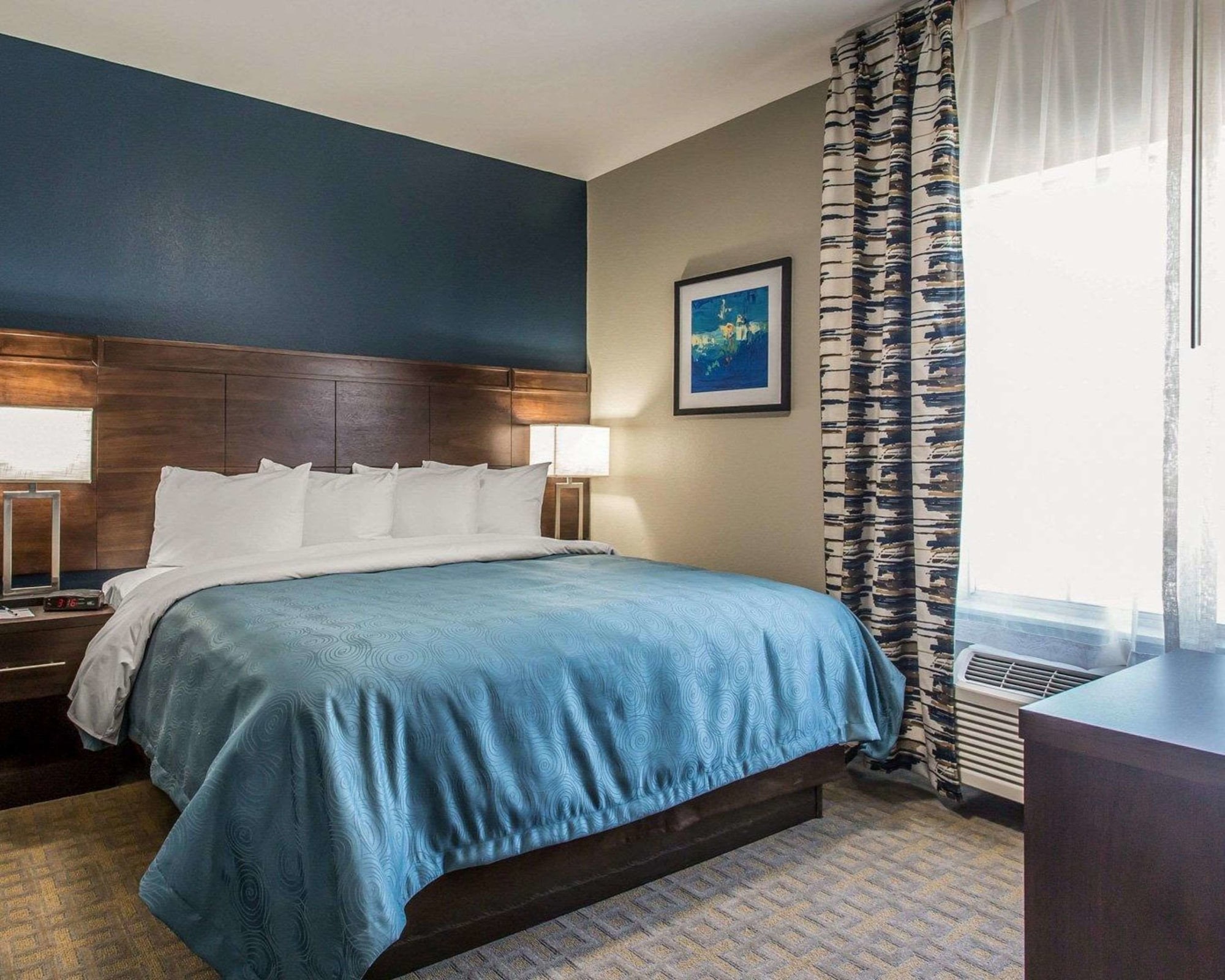 SUITE, KING BED, ACCESSIBLE