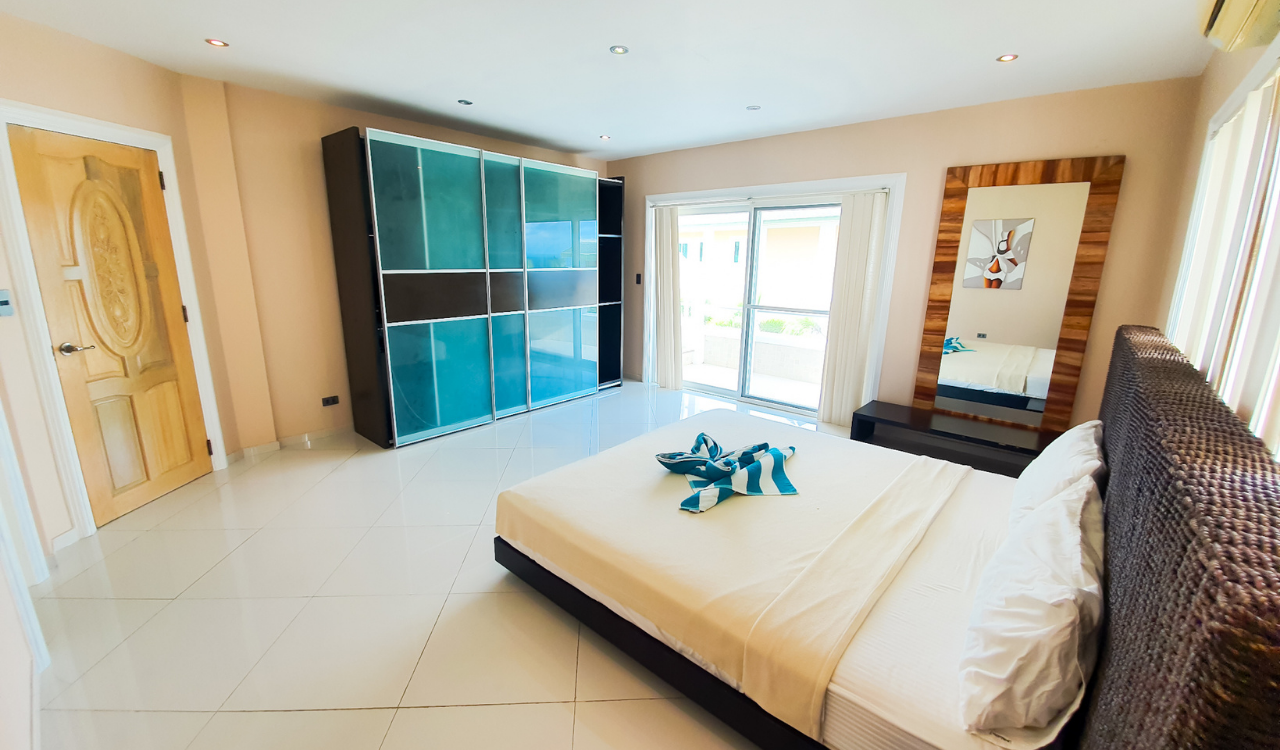 Penthouse Suite, King and Queen Bed