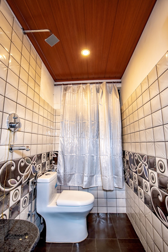 Shangri-La Boutique Hotel 47/50