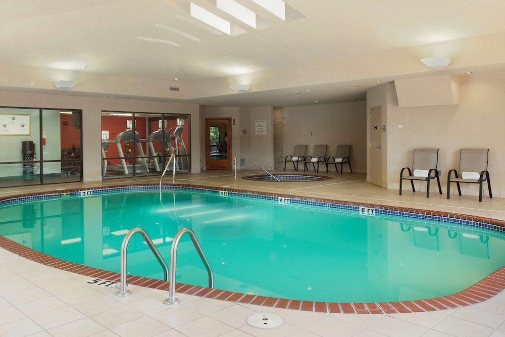 DoubleTree Club by Hilton Springdale 8/36