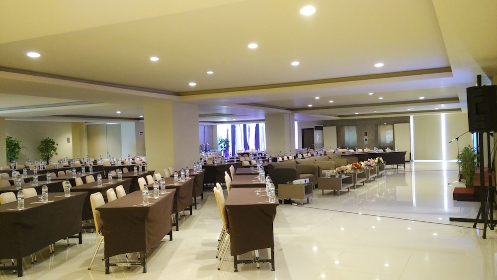 Grand Asia Hotel 31/43