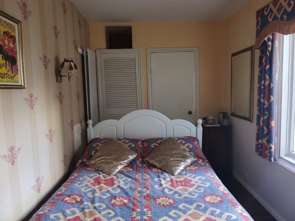 Regency Hotel 38/50