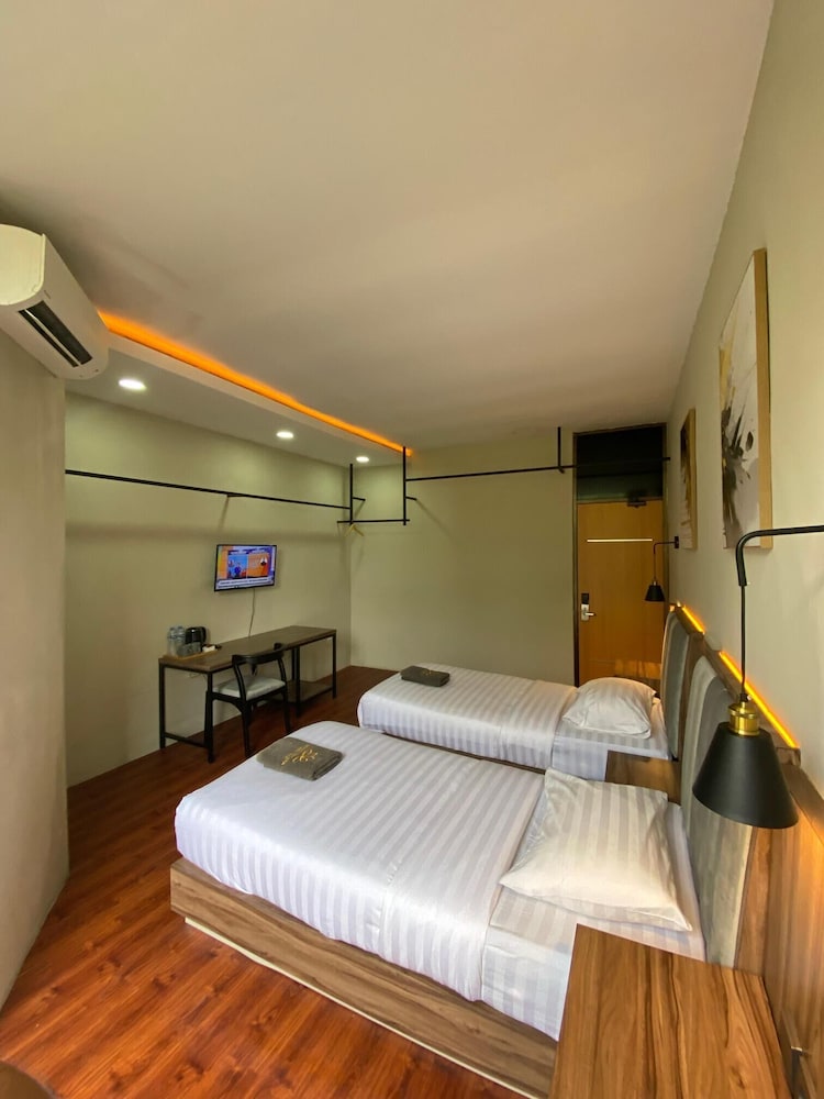 Hotel Kencana Jaya by ZUZU 27/50