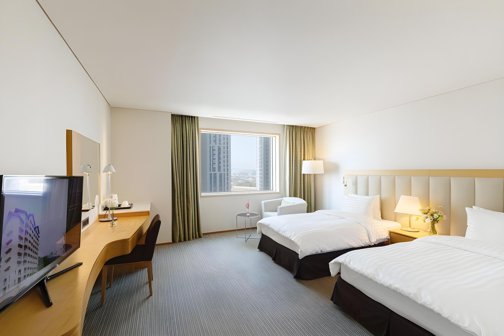 Deluxe, Double or Twin Bed, East Tower