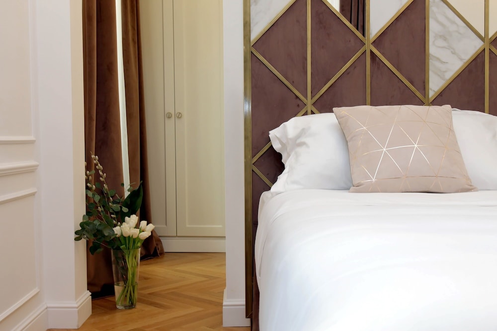 Domna Luxury Suites 7/23