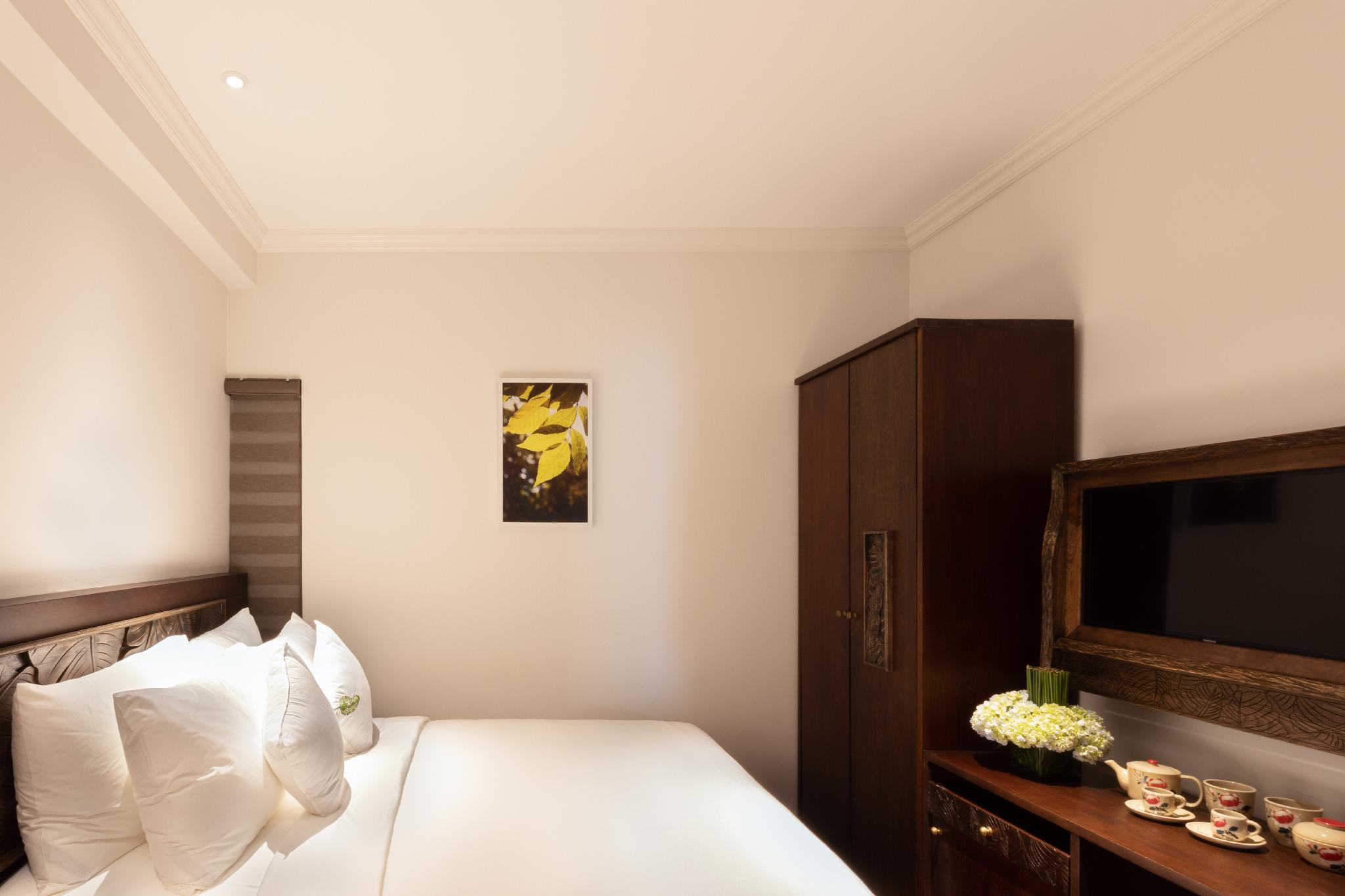 Double Bed, No Window