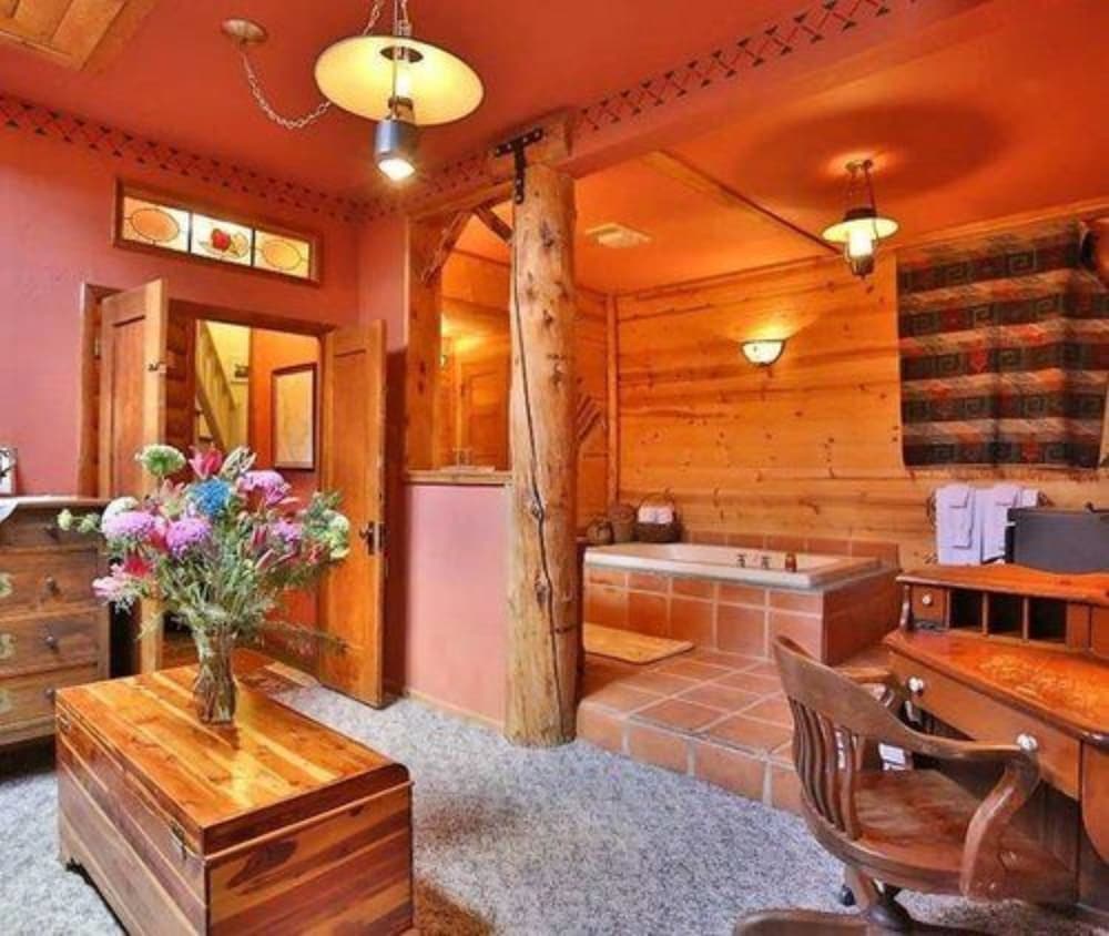 Gold Mountain Manor 9/48
