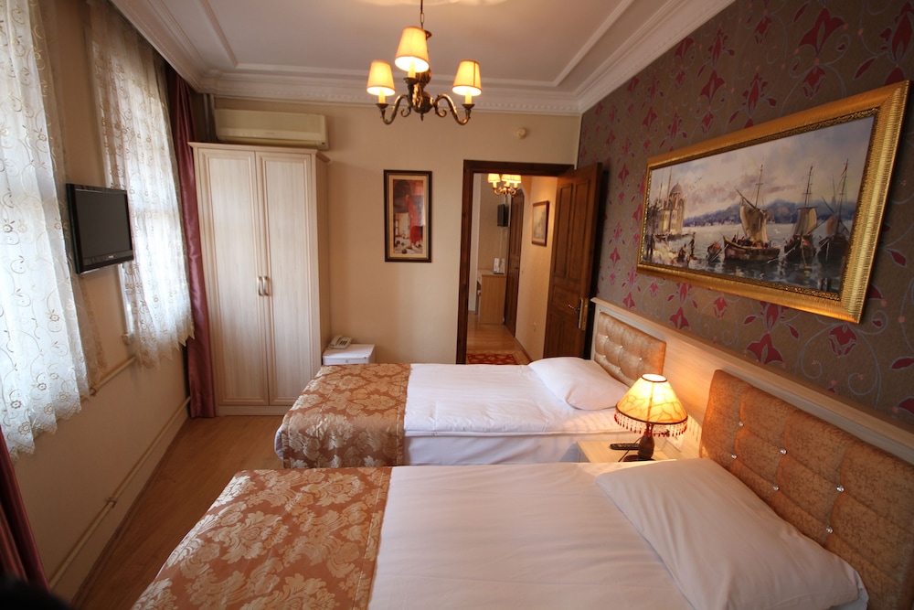 ROOM, TRIPLE