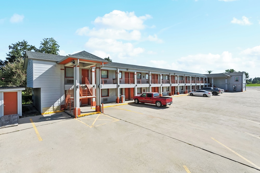 LaPlace Motel 26/30
