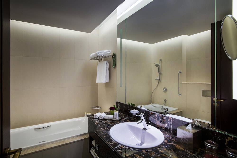Basic, Residence, Studio, King Bed، Bab Al Qasr Residence 4/8