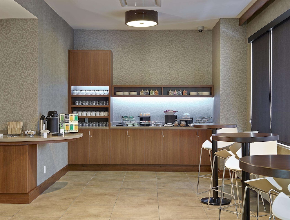 Doubletree By Hilton Hotel & Conference Centre Regina 67/80
