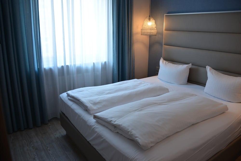 Hotel Belle Blue 7/62
