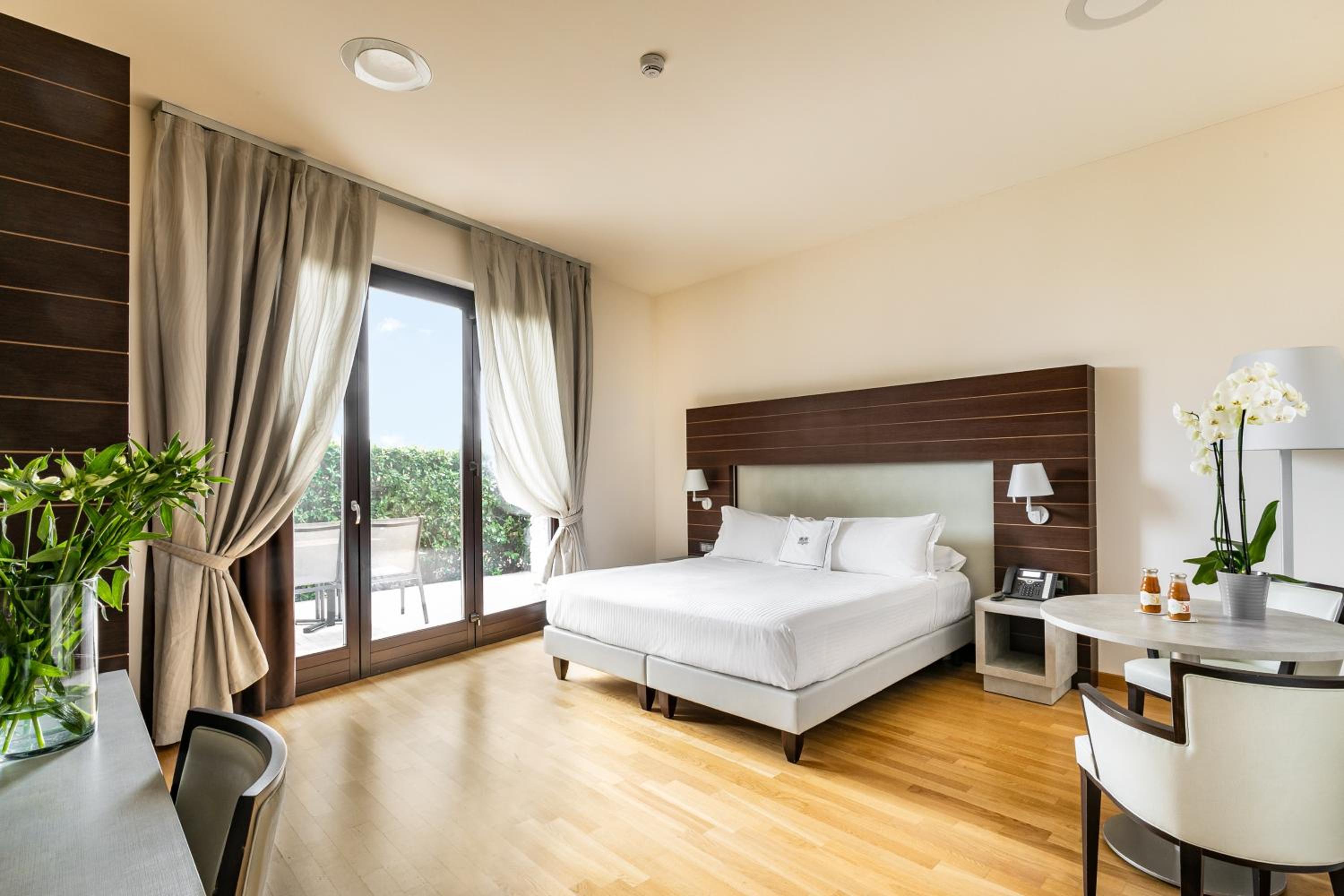 Deluxe, Queen Bed