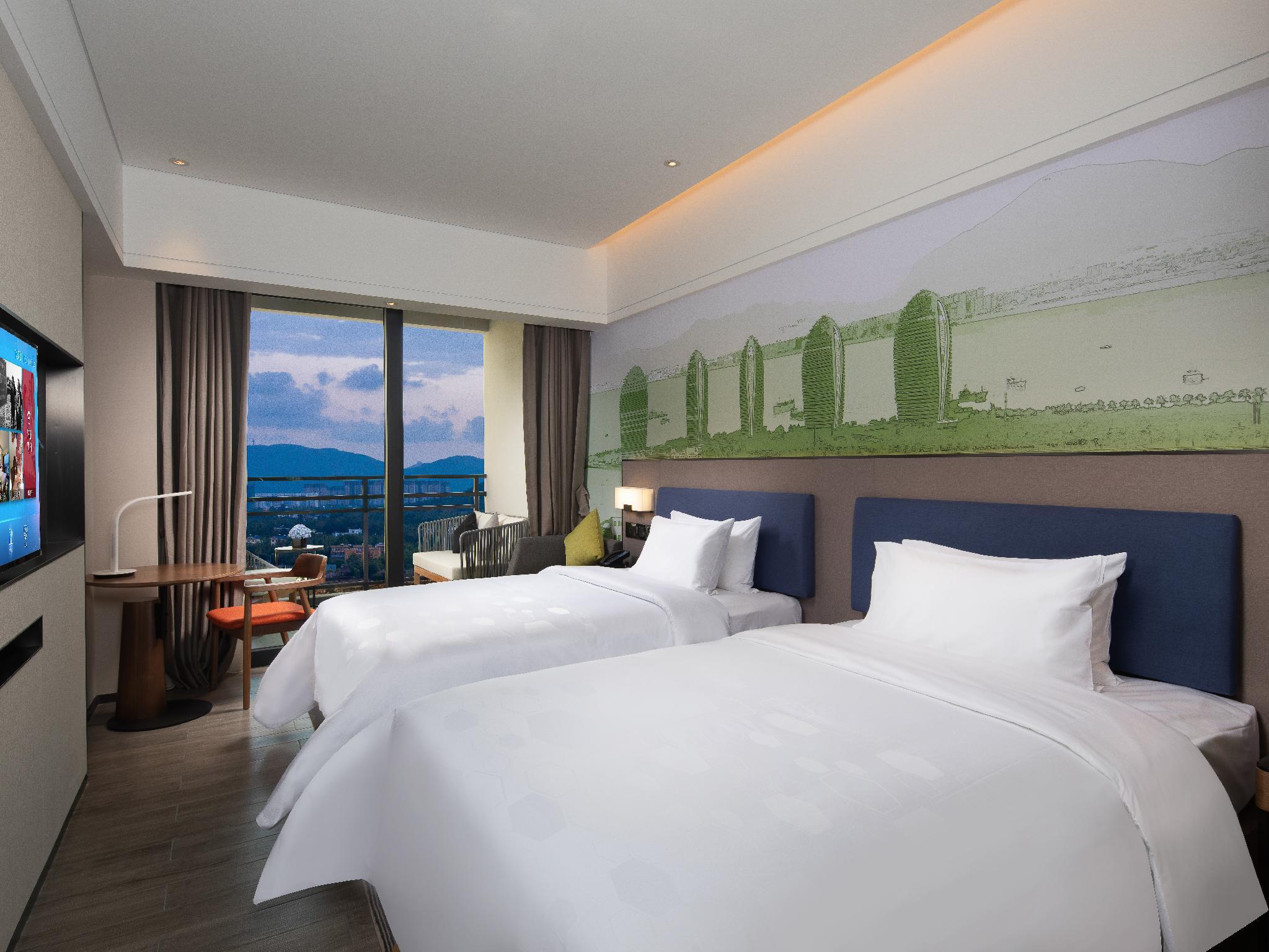 SUPERIOR, TWIN BEDS, LAKE VIEW