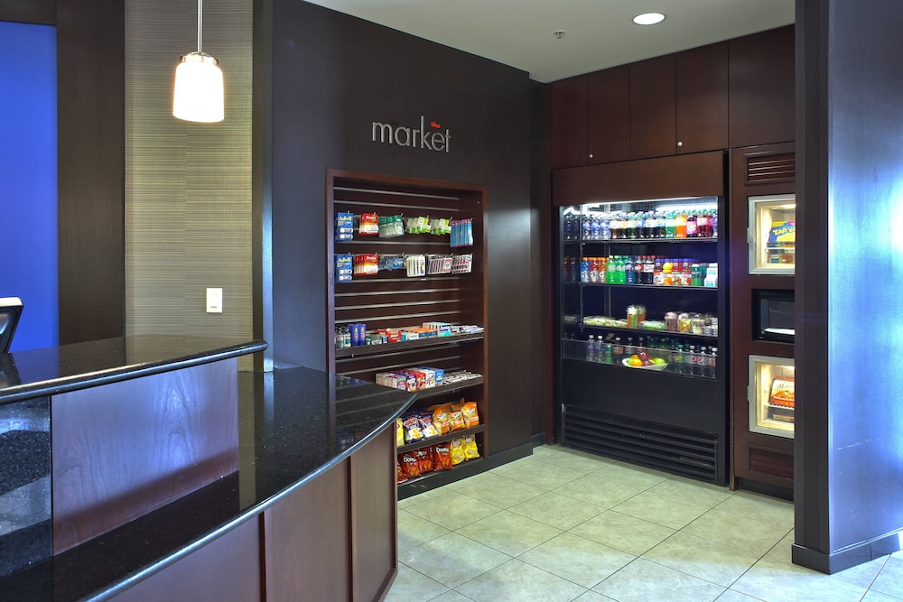 Courtyard by Marriott Hamilton 8/32