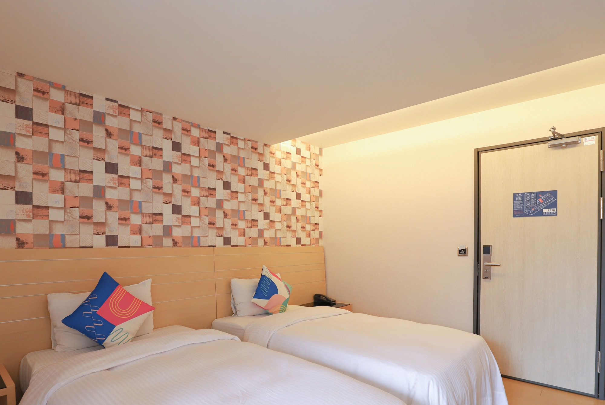STANDARD, TWIN BEDS, BALCONY