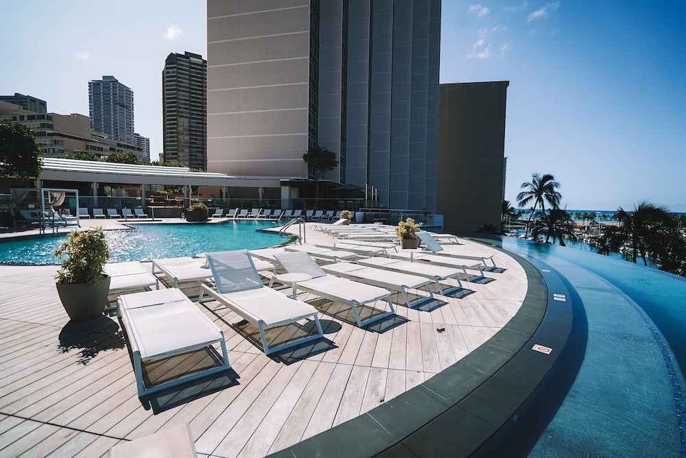 Prince Waikiki 35/69