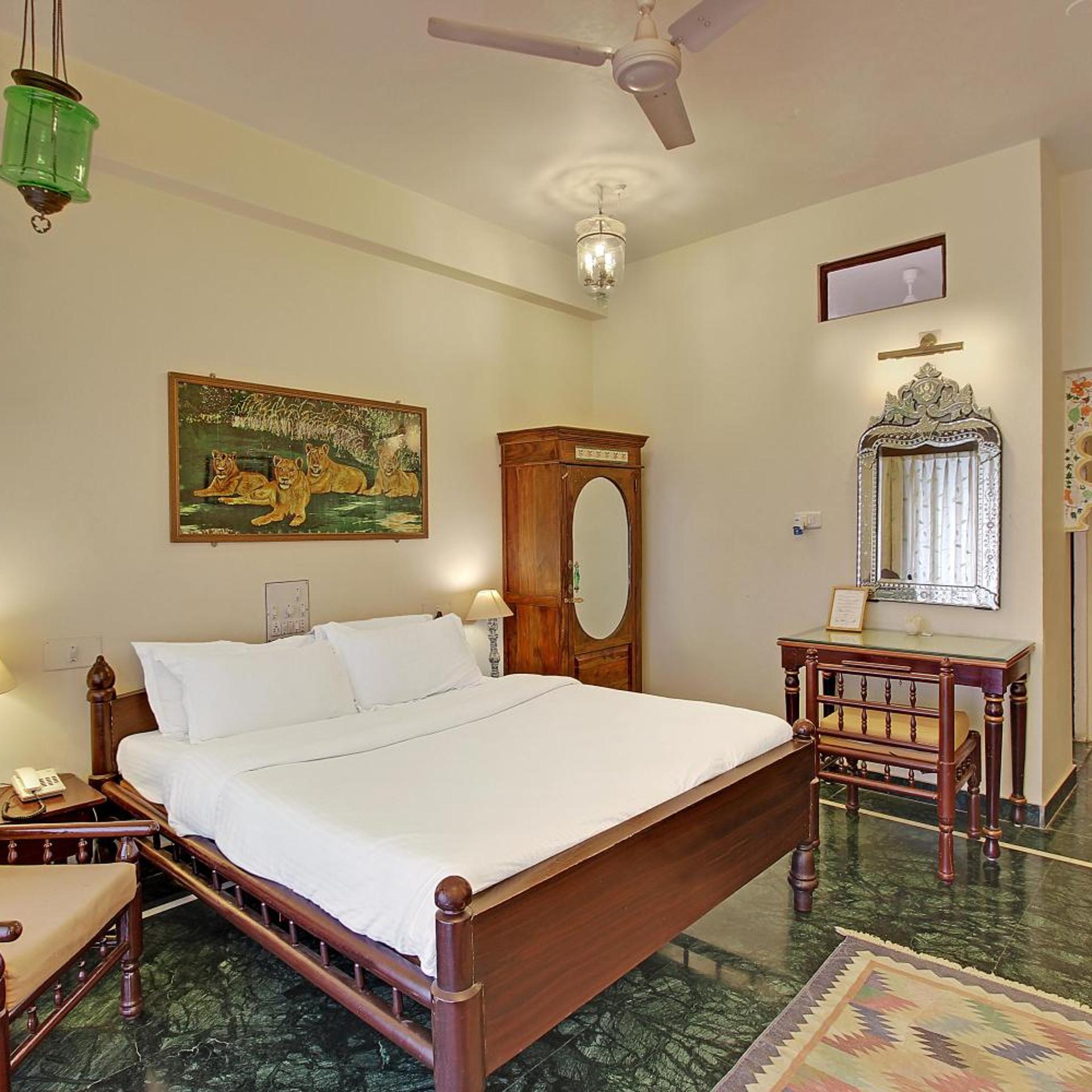 Lake Pichola Hotel 12/25