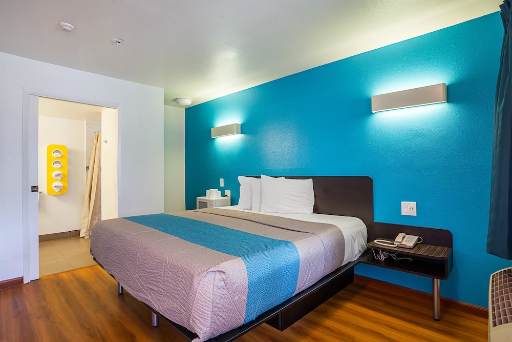 Motel6 Ventura, CA - Downtown 17/33