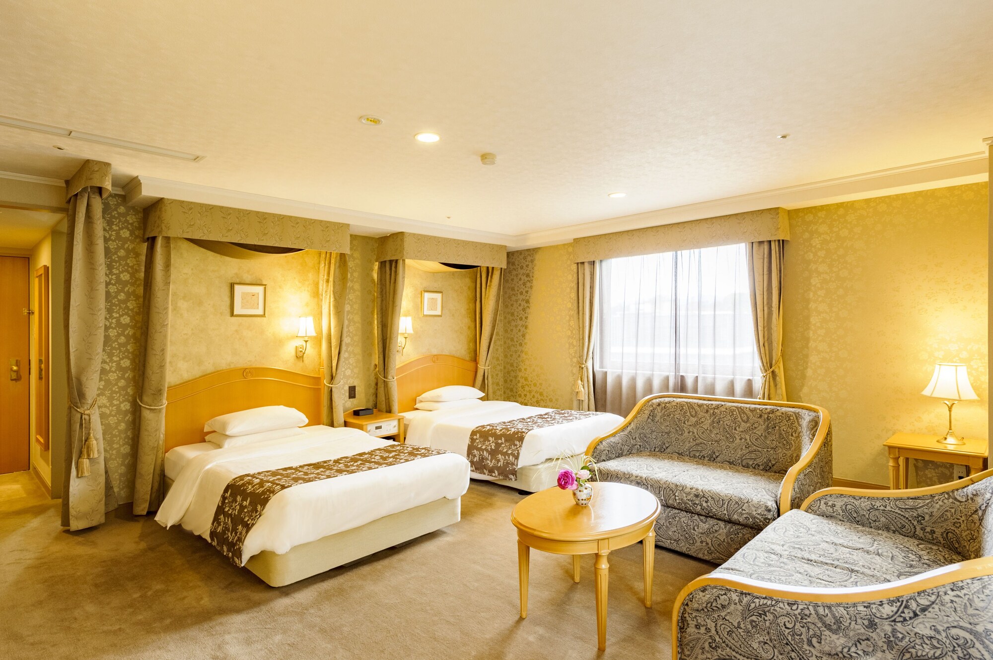 Deluxe, Twin Beds